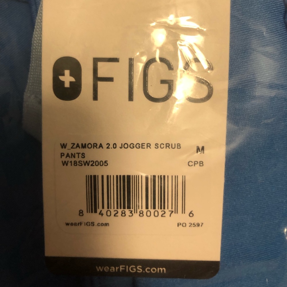 Medium FIGS jogger scrub pants. Capri Blue